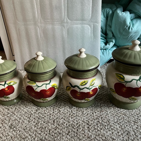 Casa Vero 4-Piece Cherry Canister Set Ceramic Kitchen Storage Jars with Lids - Picture 1 of 6